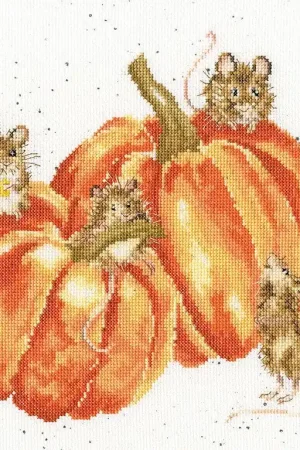 Last Chance Pumpkin, Spice And All Things Mice XHD68 Counted Cross Stitch Kit