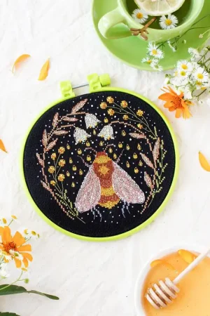 Handmade Cross-stitch kit Sweet nectar AHM-022