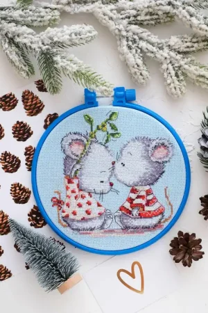 Get Yours Cross-stitch kit Fallen in love mice AHM-017