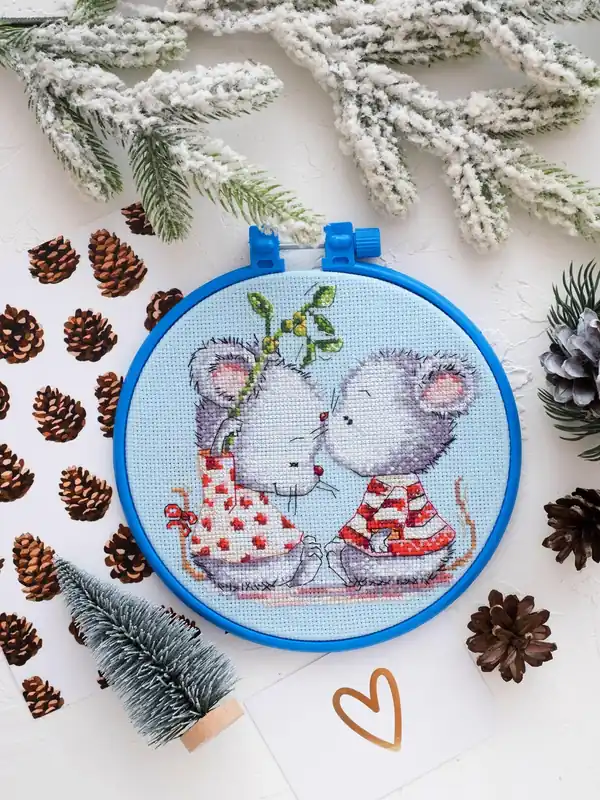 Get Yours Cross-stitch kit Fallen in love mice AHM-017