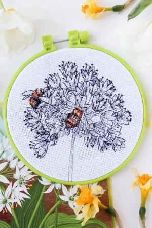 Must Have Cross-stitch kit Bees AHM-049