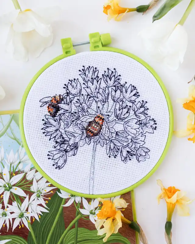 Must Have Cross-stitch kit Bees AHM-049