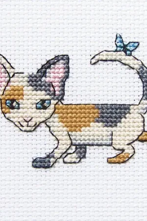 Fan Favorite Curious Lucy H230 Counted Cross Stitch Kit