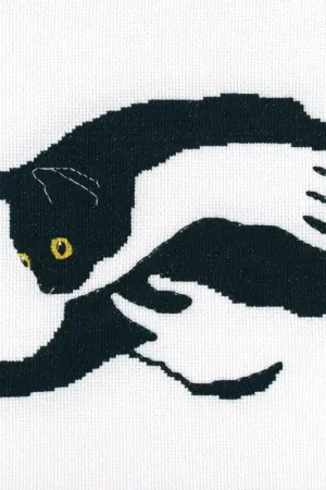 Among black cats M669 Counted Cross Stitch Kit Viral