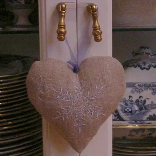 Modern Padded Snowflake Heart Embroidery Design